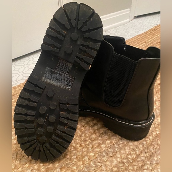Forever 21 Black Chunky High Ankle Boots Size 8W - Picture 9 of 10